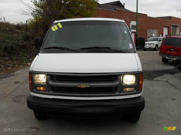 2001 White Chevrolet Express 2500 Cargo Van 21390713 2001 White Chevrolet Express 2500 Cargo Van 21390713