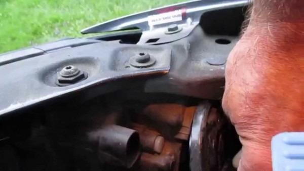 How To Change A Headlight Bulb In A Vw Jetta How To Change A Headlight Bulb In A Vw Jetta