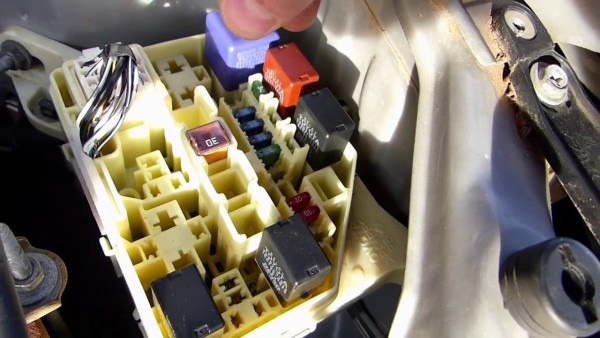 How To Change Fuses On Toyota Yaris Echo Vitz 1999 How To Change Fuses On Toyota Yaris Echo Vitz 1999