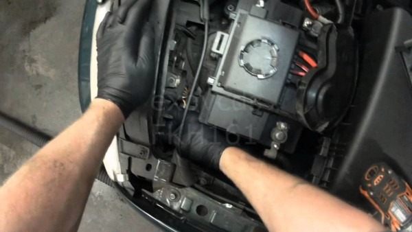 Vw A4 Jetta, Golf Headlight Bulb Replacement (9004 9007) Vw A4 Jetta, Golf Headlight Bulb Replacement (9004 9007)