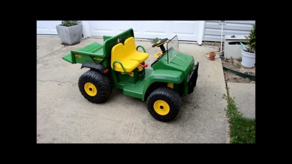 John Deere Gator Charging And Changing The Battery Peg Perego John Deere Gator Charging And Changing The Battery Peg Perego