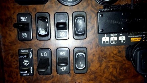 thumbnail interactive-video image 1 of Power Window Switch For Freightliner Columbia 2001-2011 – Driver & Passenger Front – 1-Year Warranty 1 of 4