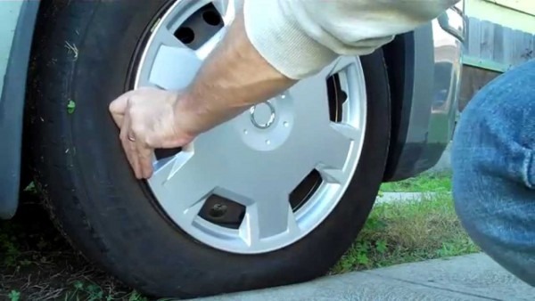 Replacing The Hubcap On A Nissan Versa Replacing The Hubcap On A Nissan Versa