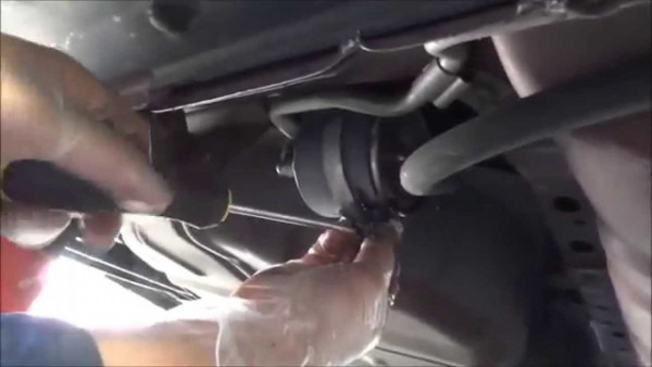 Replacing Fuel Filter For Ford Taurus Replacing Fuel Filter For Ford Taurus
