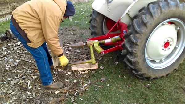 Unicorn Log Splitter On Ford 640 Tractor Unicorn Log Splitter On Ford 640 Tractor